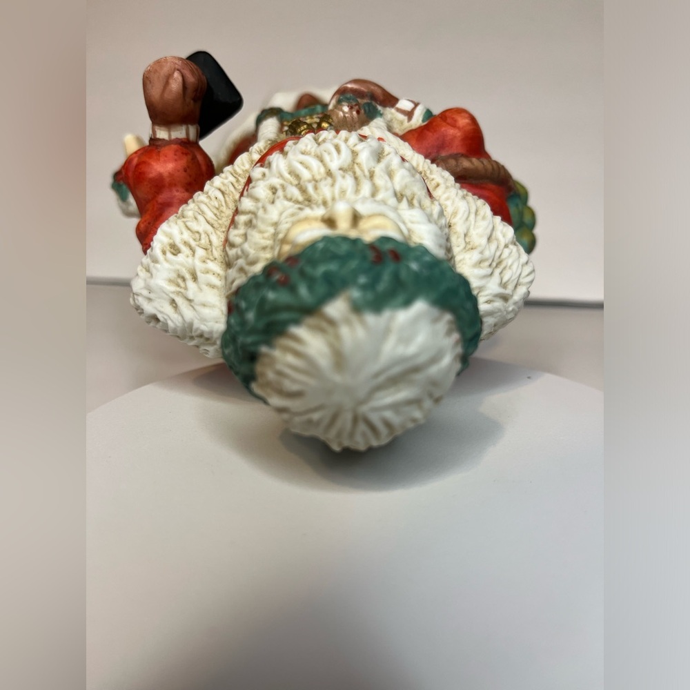 HAND PAINTED MUSICAL SANTA "FATHER CHRISTMAS" - Picture 7 of 12